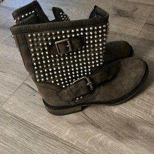 Steve Madden Monica studded moto boots gray